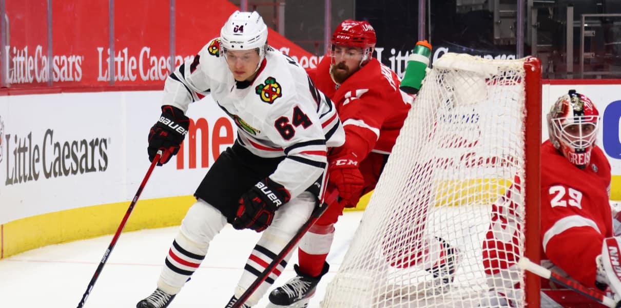 Toronto Maple Leafs Sign Blackhawks Free Agent David Kampf To A Two Year Deal