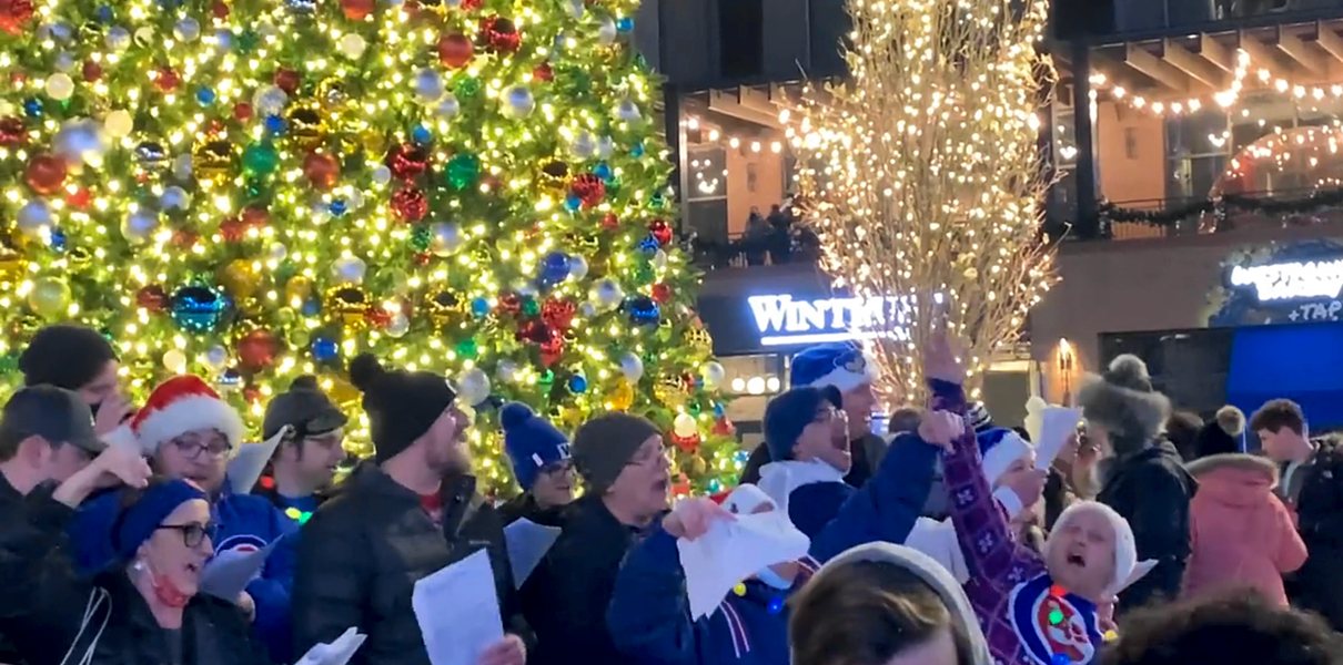 Cubs fans use Christmas as excuse to recruit Carlos Correa
