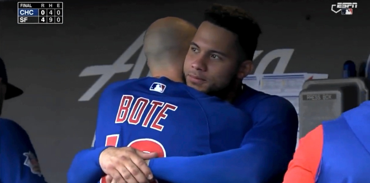 Willson Contreras gets hugs after likely last game with Cubs