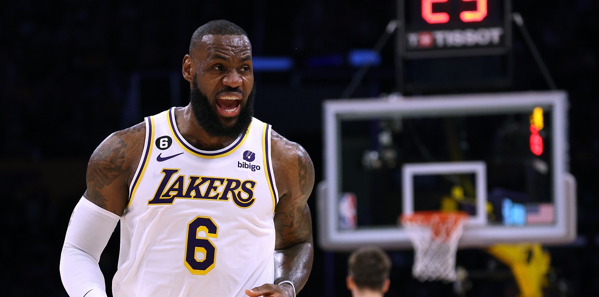 LeBron James remains committed to the Lakers