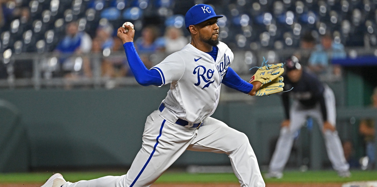 Royals trade reliever Jose Cuas to Cubs for 24-year-old outfielder