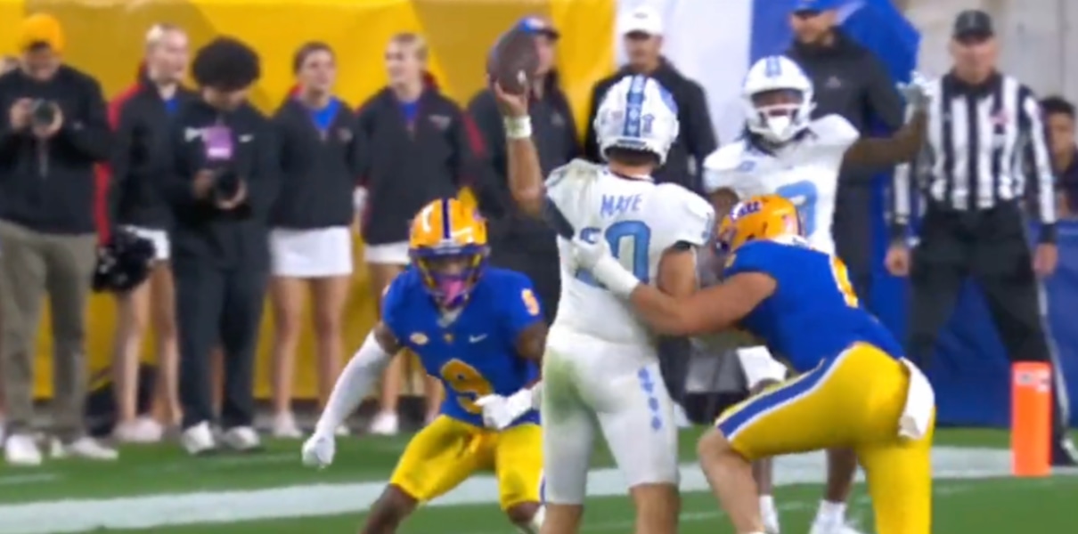Drake Maye Just Threw a Touchdown ... Left-Handed!