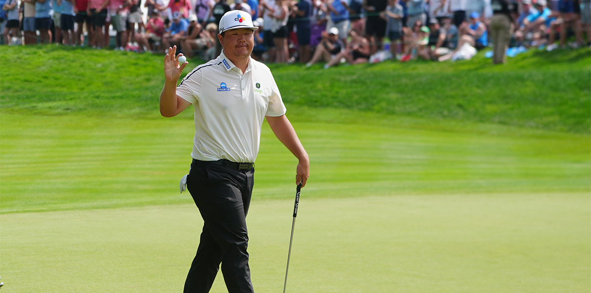 Jun 23, 2024; Cromwell, Connecticut, USA; Sungjae Im waves to the crowd after making a putt on the eighteenth hole during the final round of the Travelers Championship golf tournament at TPC River Highlands. Mandatory Credit: Gregory Fisher-USA TODAY Sports